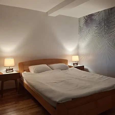 Park Apartment *